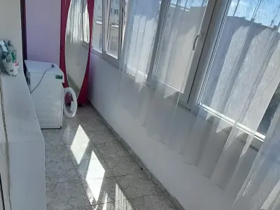 baie modernă cu luminator apartament inchiriere Sector 6, București